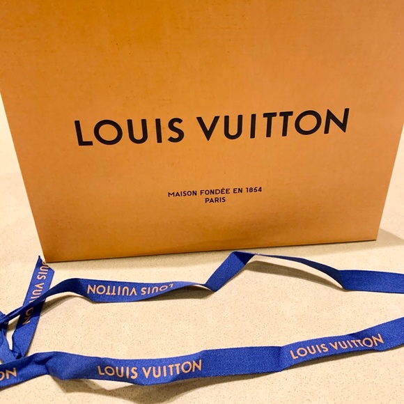 Authentic Louis Vuitton bag with Ribbon - Picture 2 of 11